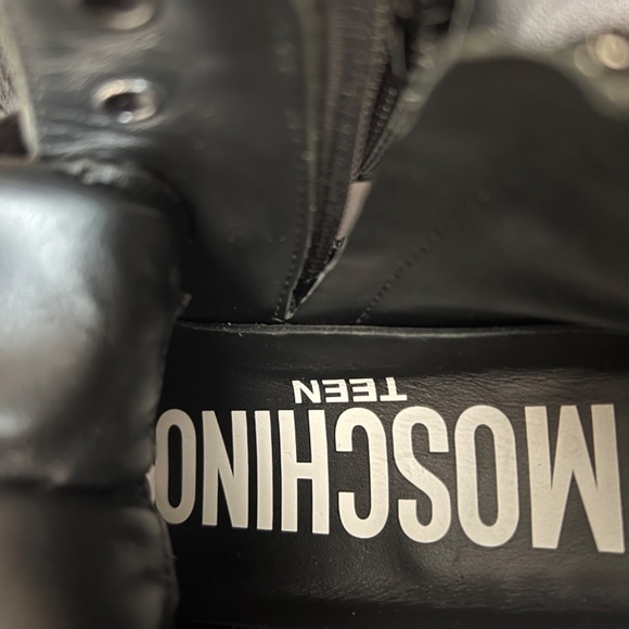 Moschino Logo High-top Sneaker Kids Size IT 31 US 13 - Picture 9 of 9